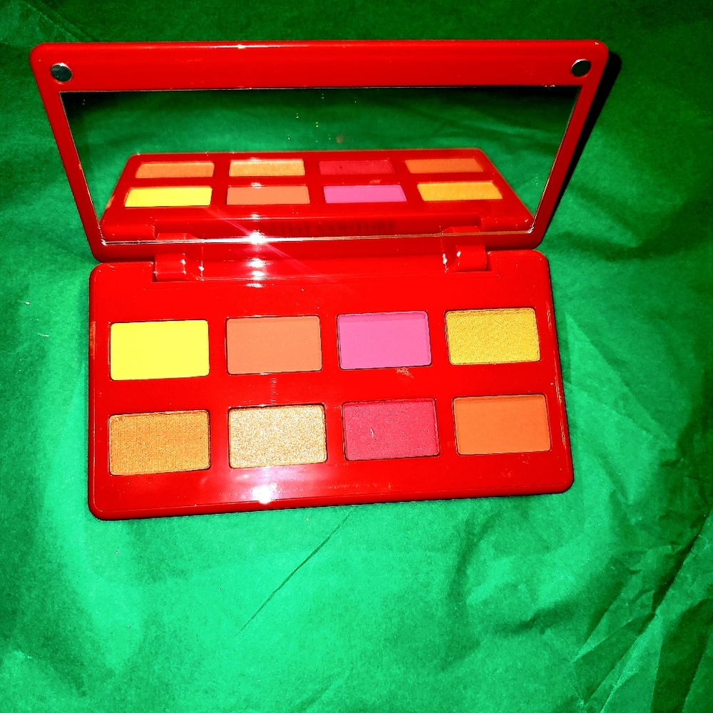 Caliente eyeshadow palette